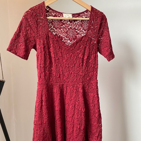Crimson Rosebud Dress - Picture 2 of 3